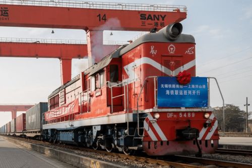 海上丝绸之路又添物流新通道 无锡至上海港海铁联运班列首发